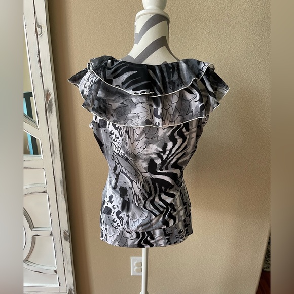 Milano - Ruffle Neck Sleeveless Top - Size: Medium - Picture 2 of 8